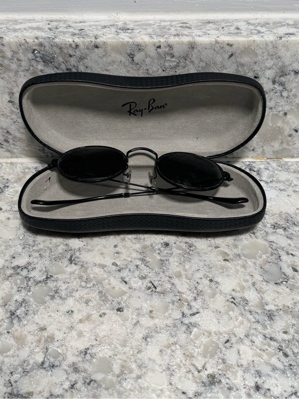 Ray Ban Black Oval Lense Black Frame Sunglasses With Case